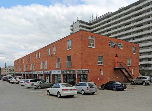 5906 Yonge St in Toronto, ON - Building Photo - Building Photo