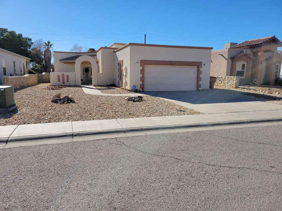 4090 Bravia Dove Loop in Las Cruces, NM - Building Photo
