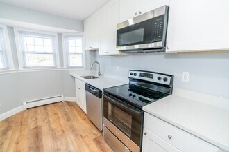 695 Talcottville Rd in Vernon, CT - Building Photo - Building Photo