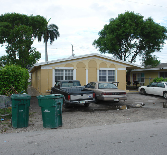 725 NW 4th Ave in Fort Lauderdale, FL - Foto de edificio - Building Photo