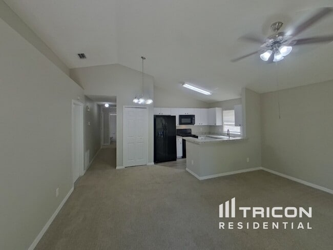 828 Cape Cod Cir in Valrico, FL - Building Photo - Building Photo