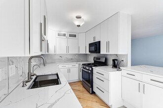 2430 S Shag Bark Trail in Arlington Heights, IL - Foto de edificio - Building Photo