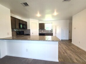 16842 Marie Vlg Dr in Conroe, TX - Building Photo - Building Photo