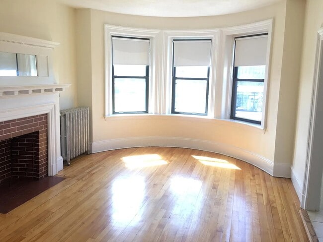 25 Brighton Ave, Unit 1 in Boston, MA - Foto de edificio - Building Photo