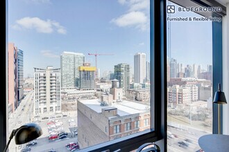 730 W Couch Pl in Chicago, IL - Building Photo - Building Photo