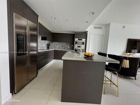 7661 NW 107th Ave in Doral, FL - Building Photo