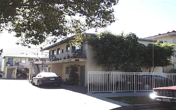 220 W Tujunga Ave in Burbank, CA - Building Photo - Building Photo