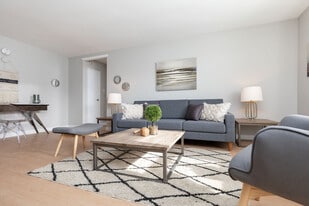 The Devon in Toronto, ON - Building Photo