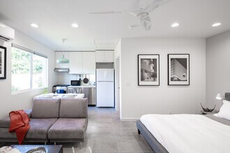 9315 Cattaraugus Ave in Los Angeles, CA - Foto de edificio - Building Photo