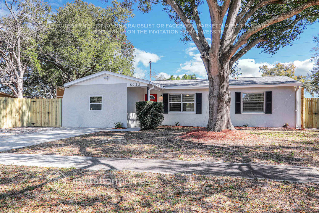 8944 108th Ave N in Seminole, FL - Building Photo