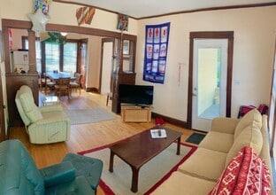 1325 St James Ct in Madison, WI - Building Photo - Building Photo