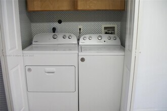 9307 NW 121st St in Hialeah Gardens, FL - Building Photo - Building Photo