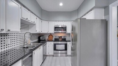 2608 Bering Dr, Unit 2608 in Houston, TX - Building Photo - Building Photo