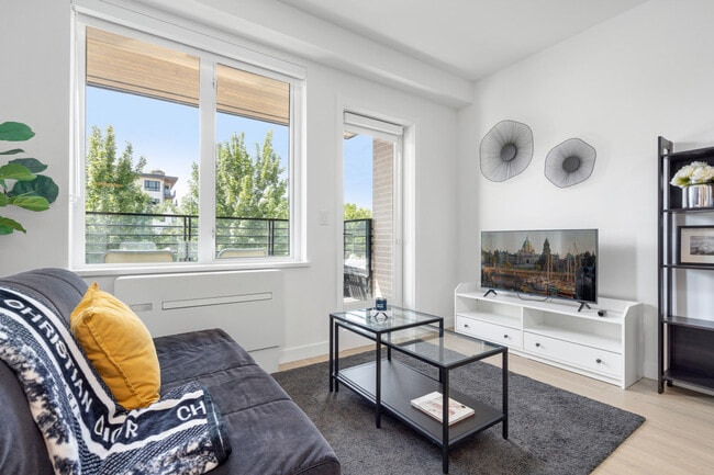 2450 Garden Dr in Vancouver, BC - Building Photo - Building Photo