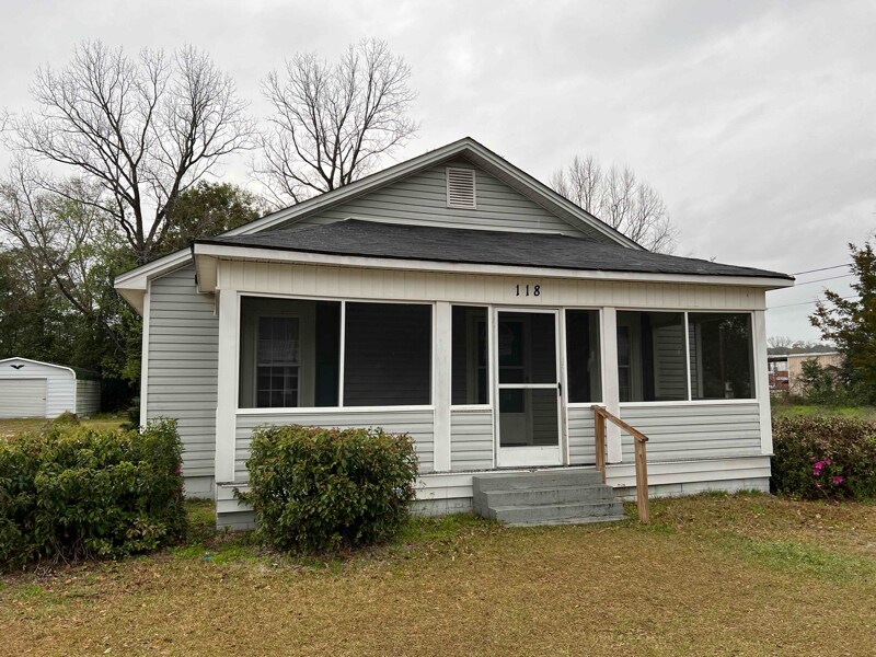 118 S Tillman St in Glennville, GA - Building Photo