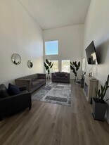 1118 Valencia St in Los Angeles, CA - Building Photo