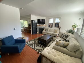 1827 16th St in Santa Monica, CA - Building Photo - Building Photo