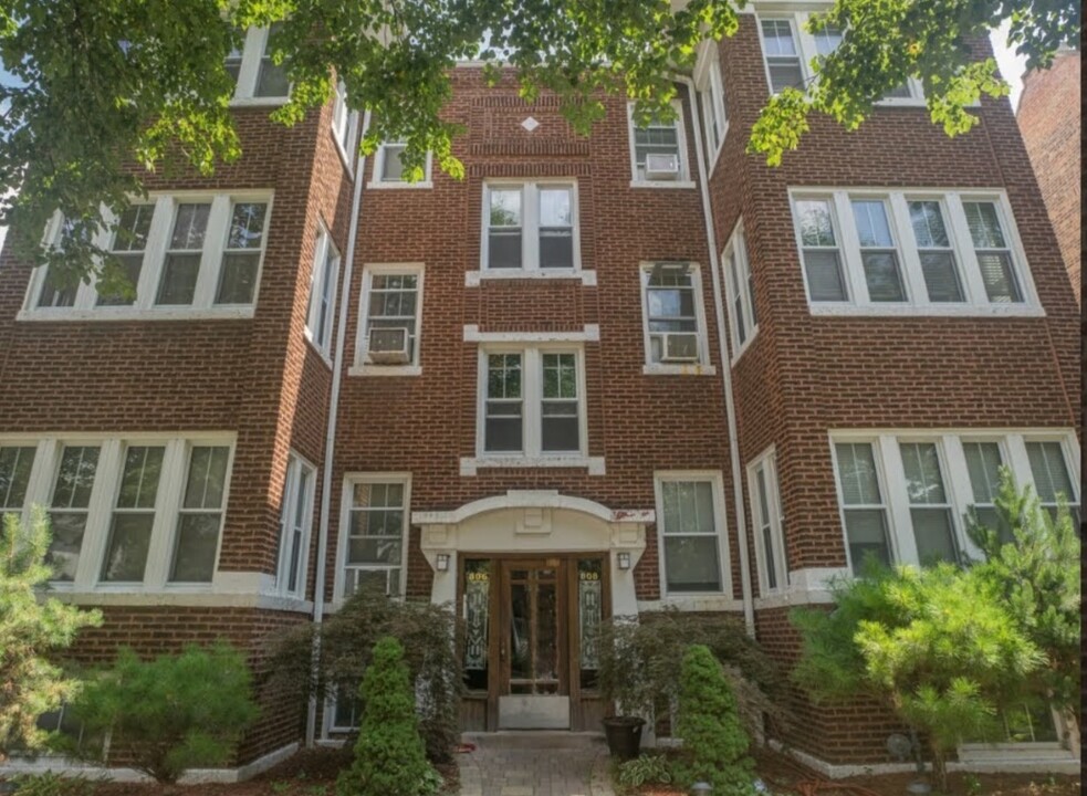 806 Carpenter Ave, Unit 3N in Oak Park, IL - Building Photo