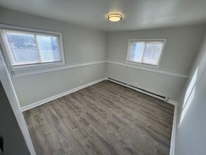 930 W Rollins Rd in Round Lake Heights, IL - Building Photo - Building Photo