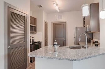 Cortland Luxe Shadow Creek in Pearland, TX - Building Photo - Building Photo