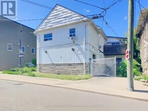 12 Wesleyan St in Halton Hills, ON - Building Photo - Building Photo