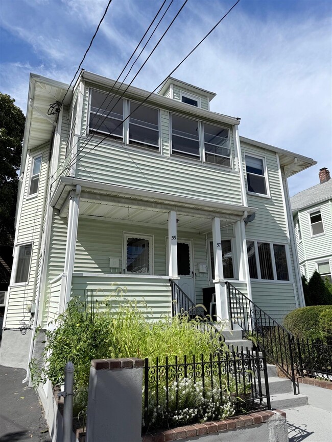 59 Victoria St, Unit #2 in Somerville, MA - Foto de edificio - Building Photo