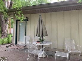 3026 James Ave, Unit B