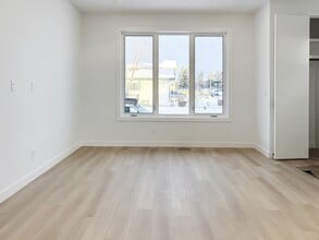 8304-8347 47 Ave NW in Calgary, AB - Building Photo - Building Photo