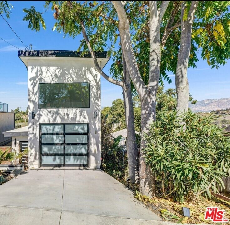 4255 Raynol St in Los Angeles, CA - Building Photo