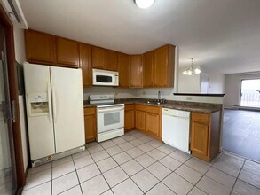 202 S Waters Edge Dr in Glendale Heights, IL - Building Photo - Building Photo