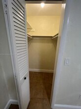 1650 S Le Jeune Rd, Unit 204 in Coral Gables, FL - Building Photo - Building Photo