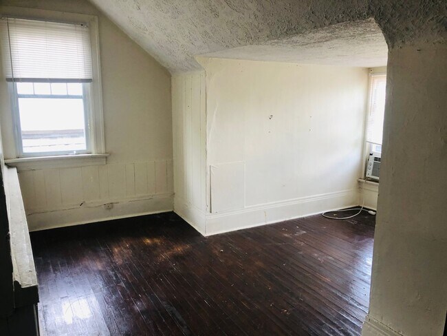 property at 2005 Summit St