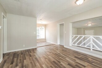 6511 Burgundy Rd S in Jacksonville, FL - Building Photo - Building Photo