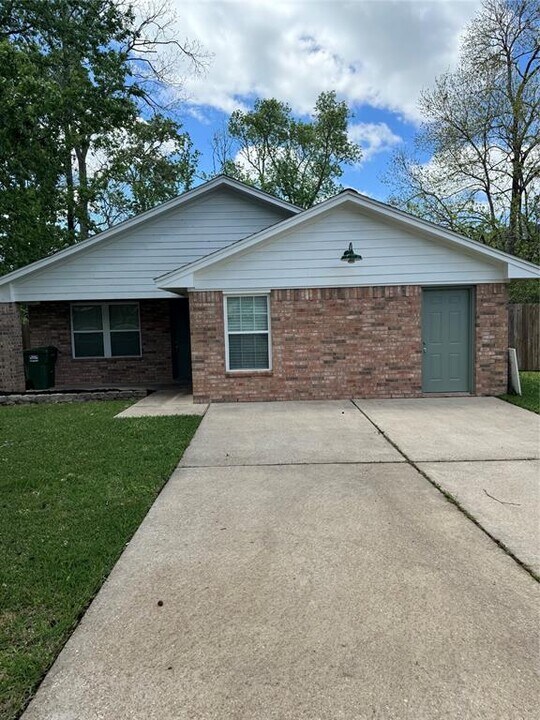 157 Hillside Dr in Liberty, TX - Building Photo