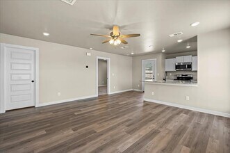 14509 Paris Ave in Lubbock, TX - Foto de edificio - Building Photo