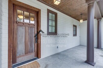 210 38th Ave N in Nashville, TN - Building Photo - Building Photo