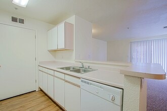 Villa Nueva in Yuma, AZ - Building Photo - Building Photo