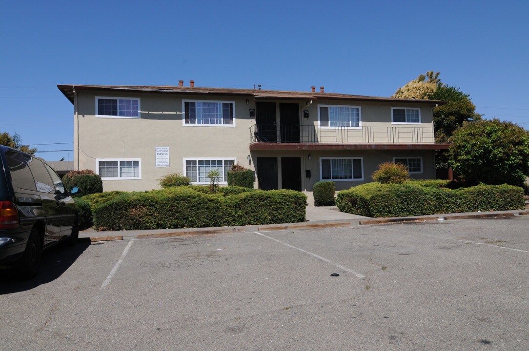 26051-26057 Gading Rd in Hayward, CA - Building Photo