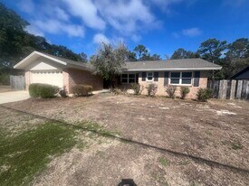 129 12th Ave in Shalimar, FL - Building Photo