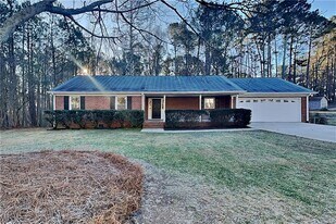 2183 Ivy Crest Dr in Buford, GA - Building Photo