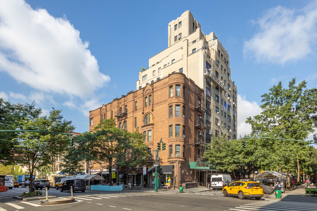 102 W 85th St in New York, NY - Building Photo