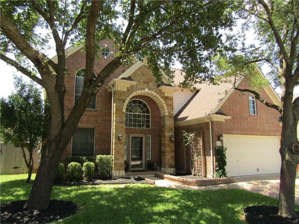 704 Broken Feather Trail in Pflugerville, TX - Building Photo