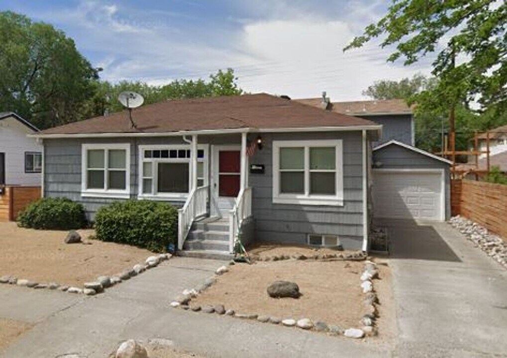 1044-221 1/2 Litch Ct in Reno, NV - Building Photo