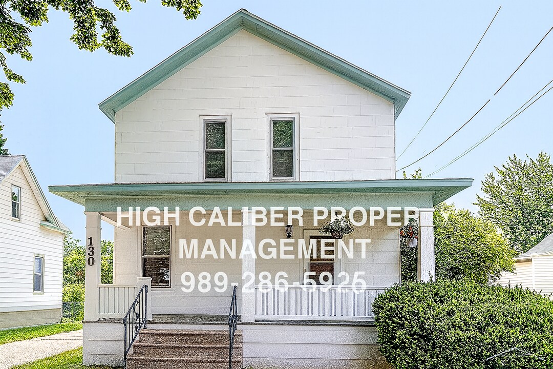 130 N Andre St in Saginaw, MI - Building Photo