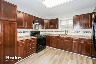 9230 Carlow Ln in La Porte, TX - Building Photo - Building Photo