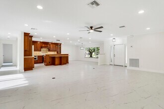 100 SW 15th Ct in Boca Raton, FL - Building Photo - Building Photo