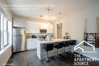 1203 W Addison St, Unit 1 in Chicago, IL - Foto de edificio - Building Photo