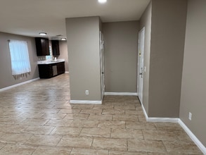 16645 Valencia Ave in Fontana, CA - Building Photo - Building Photo