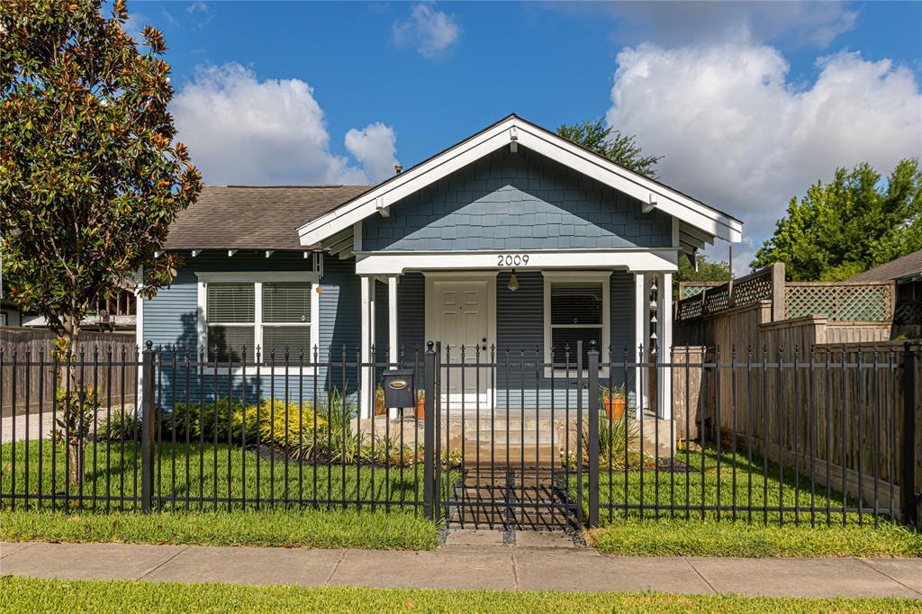 2009 Singleton St in Houston, TX - Foto de edificio