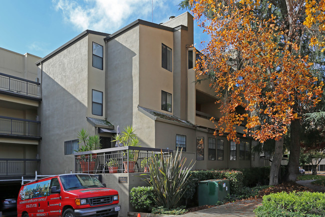 Sutter Place Condominiums in Sacramento, CA - Building Photo - Building Photo